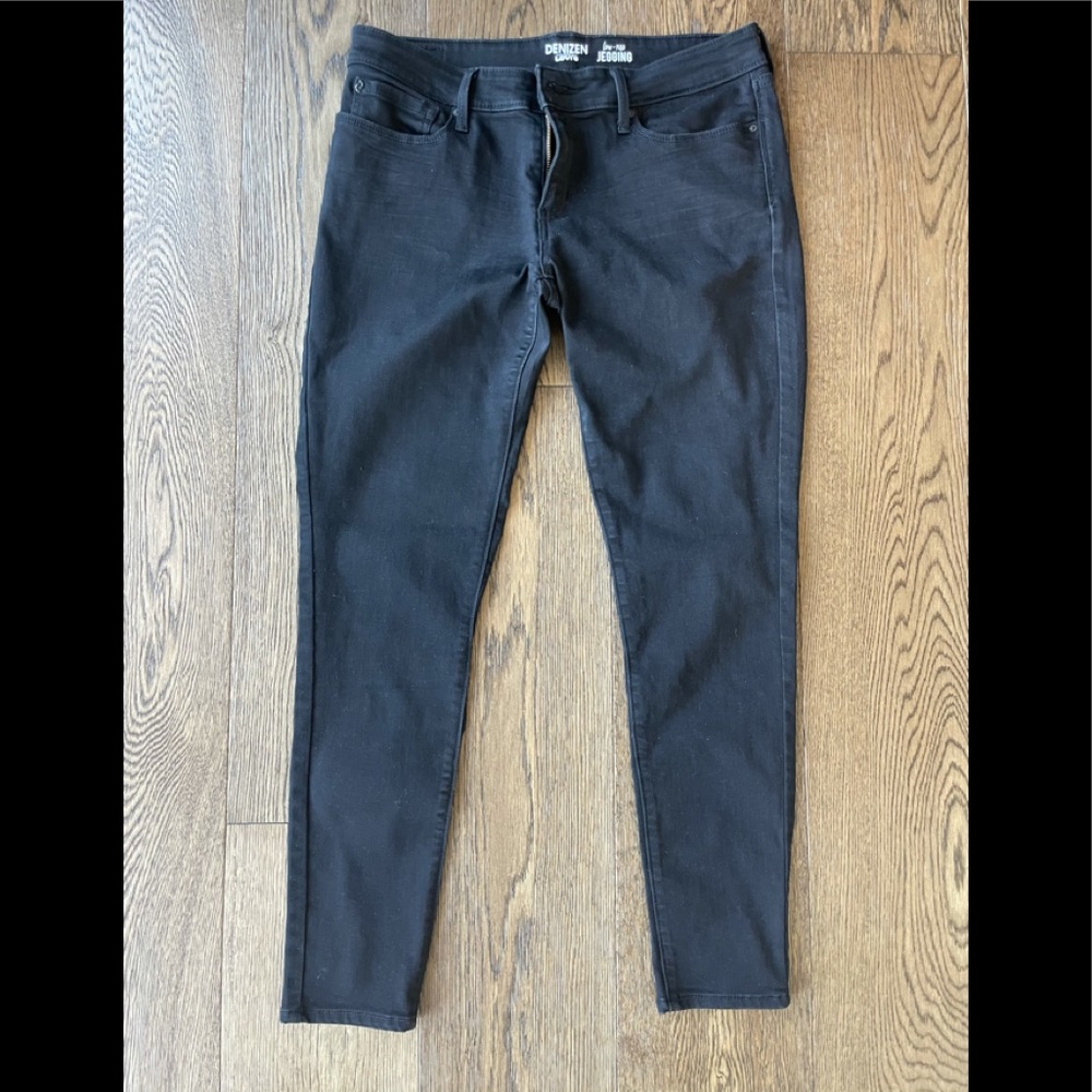 Denizen from Levi’s cropped jeans